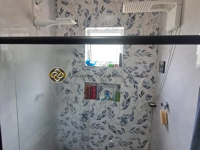 Imagem 2: Casa dos sonhos à venda! Localizada em uma rua tranquila e sem saída, esta