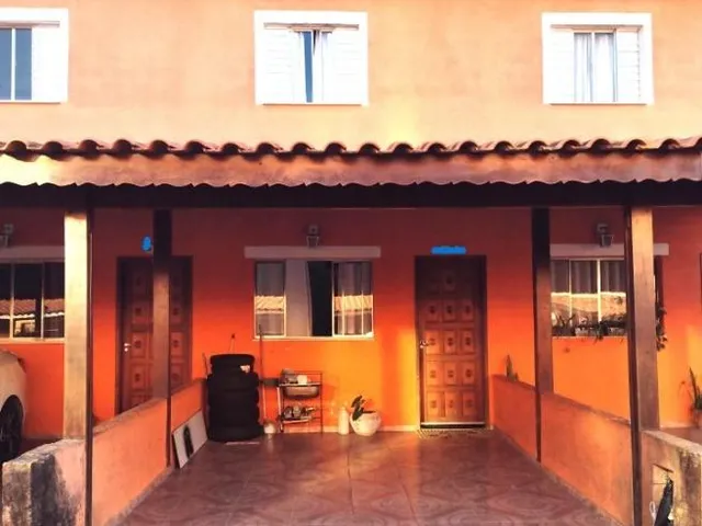 Imagem: A casa possui 2 Dormitórios, 1 Banheiro, 1 Vaga na