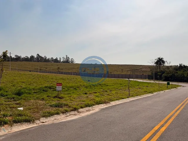 Imagem: O terreno possui 300m² de Área Privada e está localizado