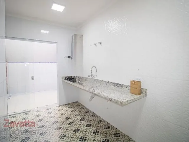 Imagem 16: Venha conferir essa incrível casa à venda! Com 4 quartos espaçosos, sendo 1 suíte, 2
