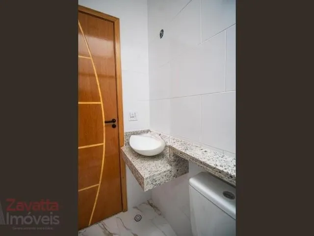 Imagem 6: Venha conferir essa incrível casa à venda! Com 4 quartos espaçosos, sendo 1 suíte, 2