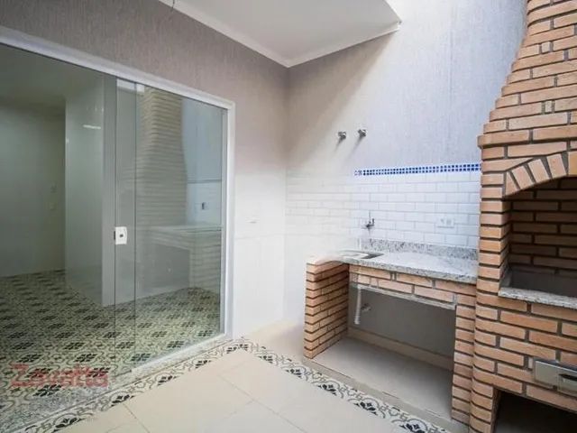 Imagem 10: Venha conferir essa incrível casa à venda! Com 4 quartos espaçosos, sendo 1 suíte, 2