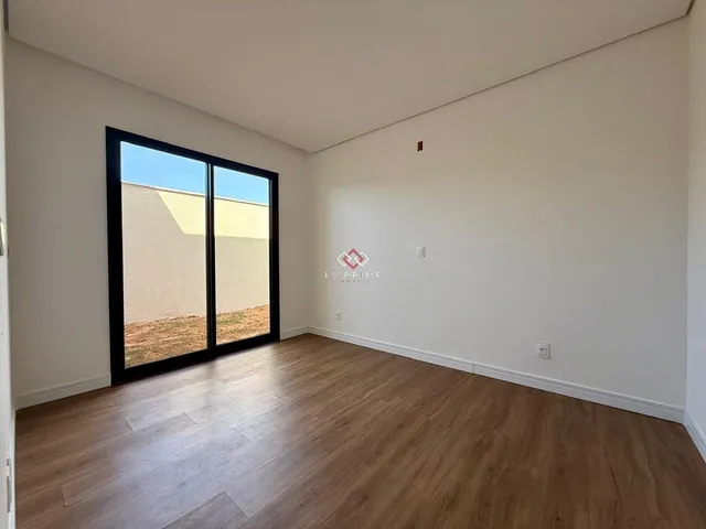 Imagem 10: Venda - Casas em Condomínios - 3 dormitórios - - - MG