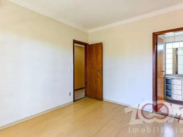 Imagem 2: 0 Casa com 8 dormitórios