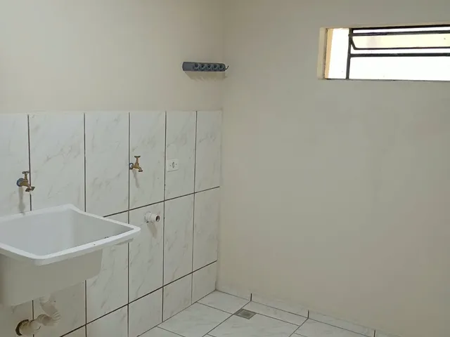 Imagem 4: Sala Comercial Casa com 2 banheiros