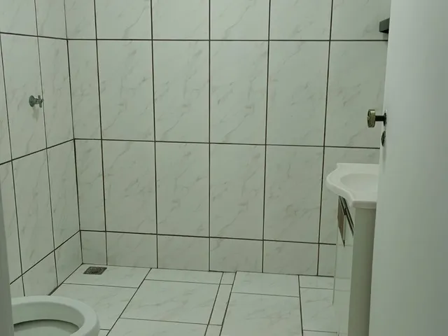 Imagem 6: Sala Comercial Casa com 2 banheiros