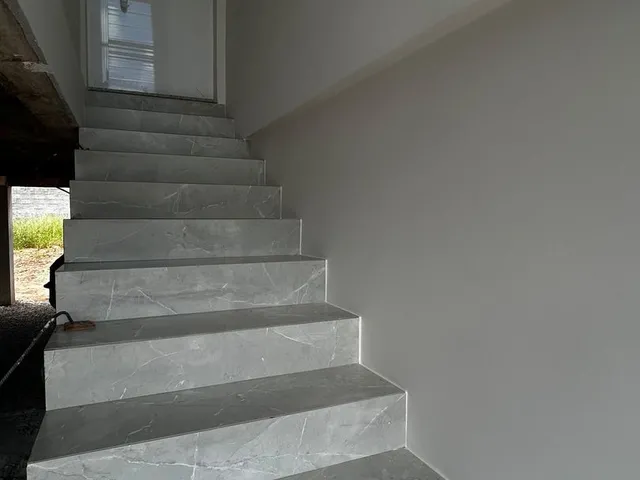 Imagem 12: Casa Sob Pilotis no Loteamento Gran Villagio - Casa Sob Pilotis no Loteamento Gran Villagio