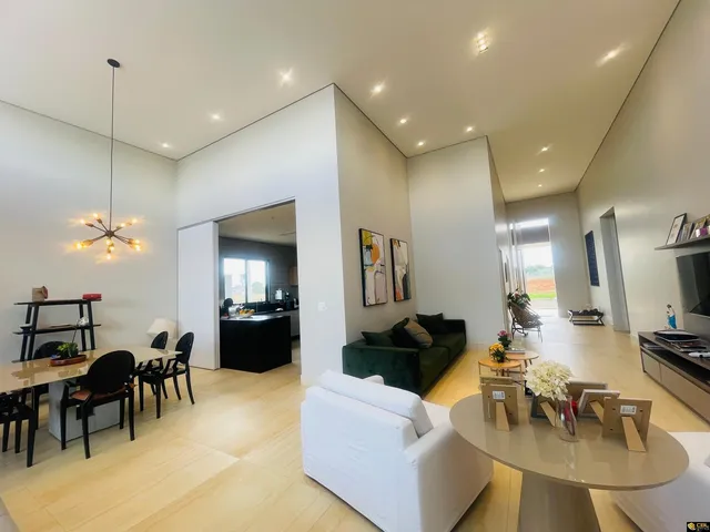 Imagem: A casa possui 4 Dormitórios, 4 Suítes, 6 Banheiros, 4