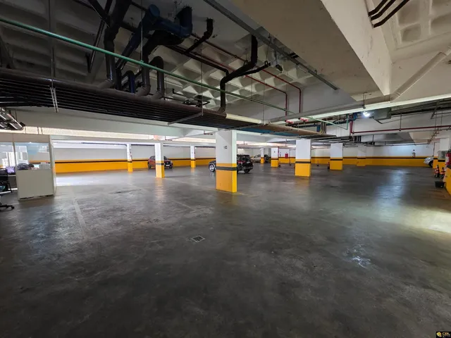 Imagem 2: 0 Estacionamento com 45 vagas na garagem