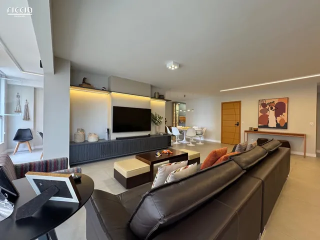 Imagem: O apartamento possui 4 Dormitórios, 4 Suítes, 6