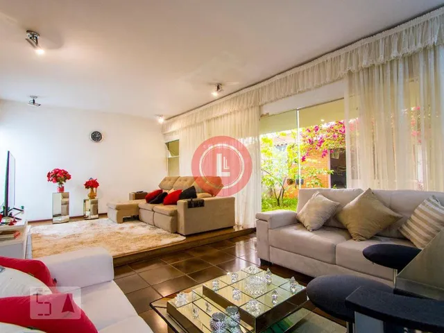 Imagem: Localizada no Centro, esta casa ampla de