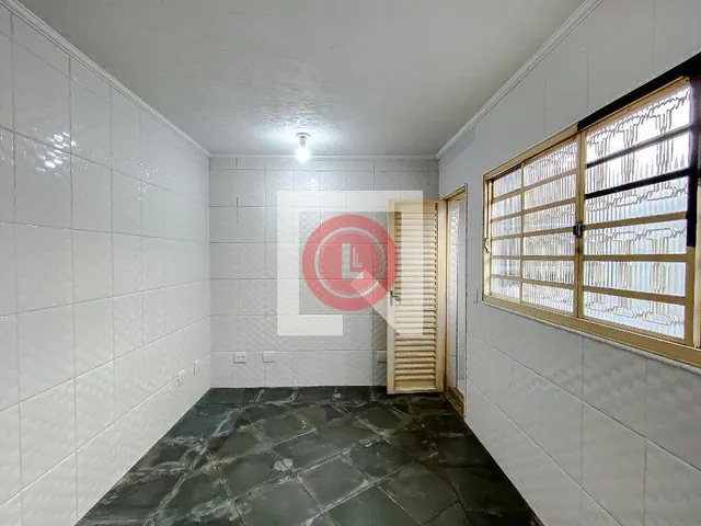 Imagem 2: Localizada na vibrante cidade de São Paulo, esta casa na Vila Clementino oferece uma