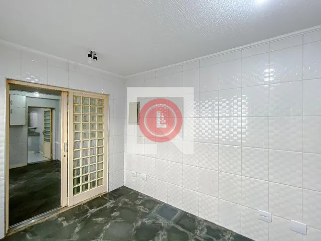 Imagem 9: Localizada na vibrante cidade de São Paulo, esta casa na Vila Clementino oferece uma