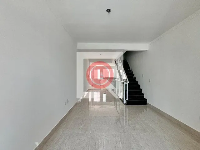 Imagem 10: Localizada na charmosa Vila Santa Teresa, em Santo André, esta casa oferece um espaço