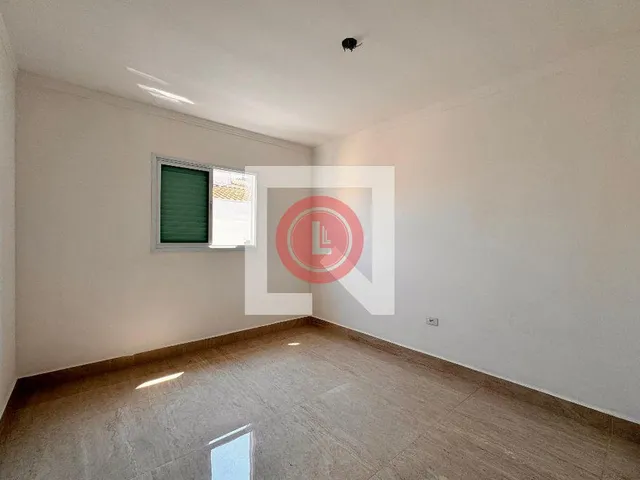 Imagem 2: Localizada na charmosa Vila Santa Teresa, em Santo André, esta casa oferece um espaço