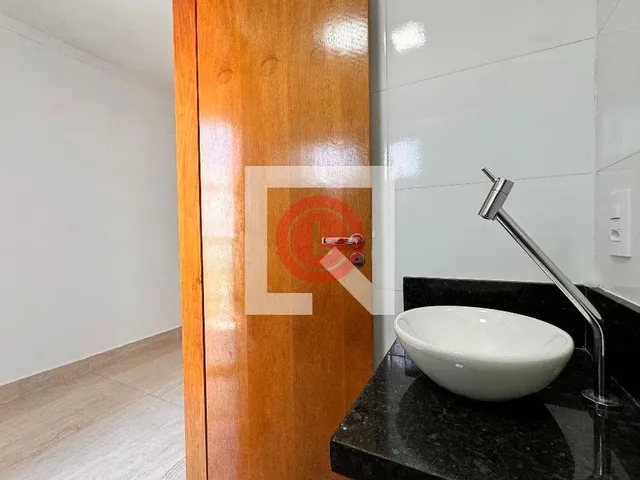 Imagem 4: Localizada na charmosa Vila Santa Teresa, em Santo André, esta casa oferece um espaço