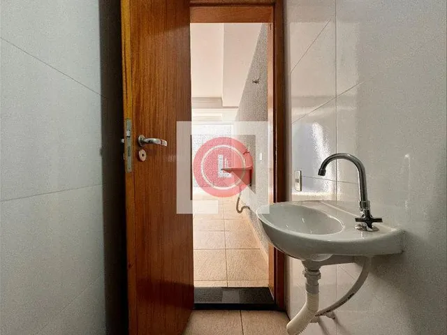 Imagem 6: Localizada na charmosa Vila Santa Teresa, em Santo André, esta casa oferece um espaço