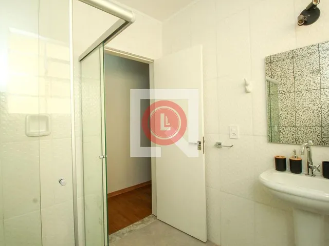 Imagem 6: Localizada na charmosa Vila Eldizia, em Santo André, esta casa oferece uma combinação