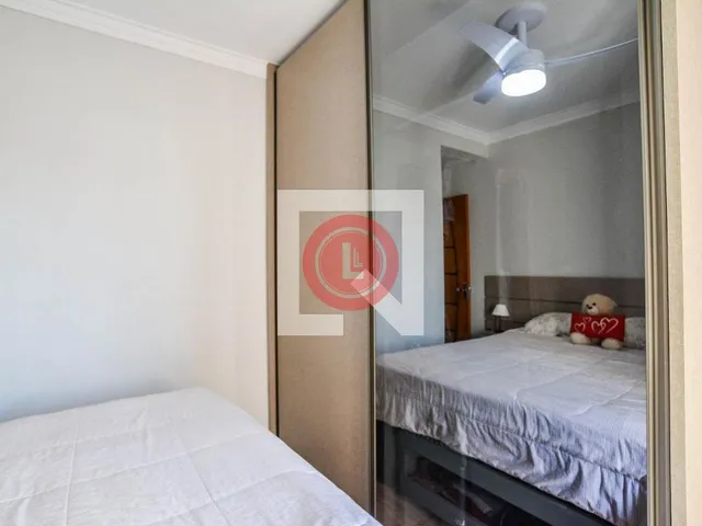 Imagem 4: Localizado no charmoso bairro da Vila Alice, este apartamento oferece uma combinação