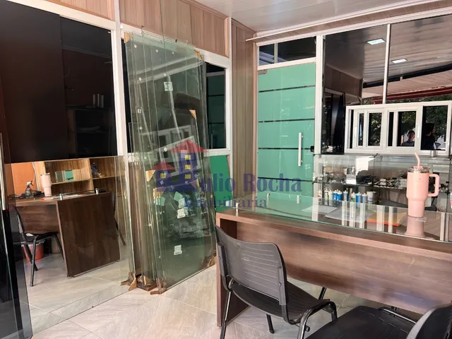 Imagem 10: Excelente Prédio Comercial com Quatro Lojas e Um Apartamento no São José - São Sebastião!