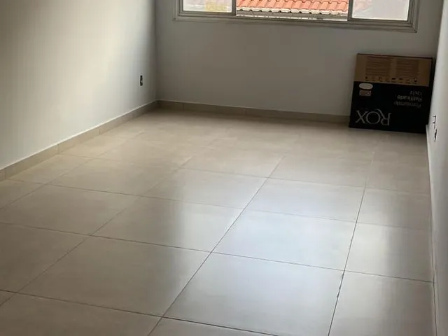 Imagem: APARTAMENTO DE TRÊS QUARTOS, SENDO UM DELES