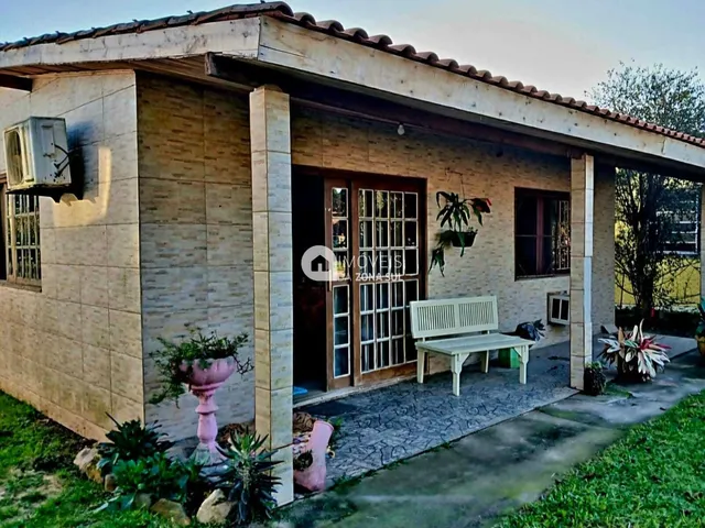 Imagem: A casa em condomínio possui 5 Dormitórios, 1 Banheiro, 4