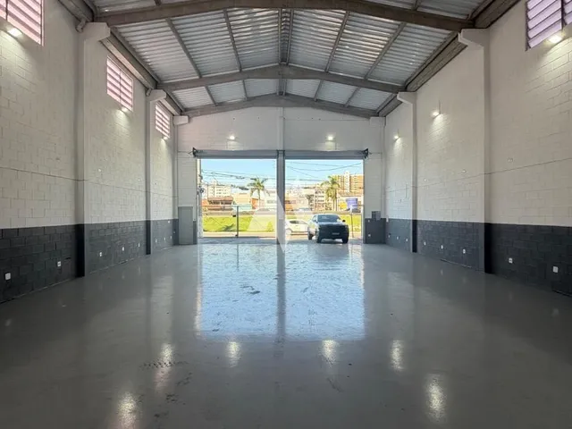 Imagem: Galpão Comercial com 360 M², Mezanino