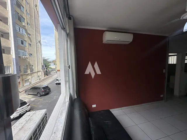 Imagem: Apartamento com vista lateral para o mar