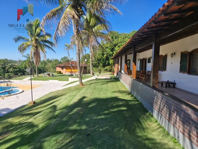 Imagem: A chácara possui 7 Dormitórios, 1 Suíte, 3 Banheiros, 4