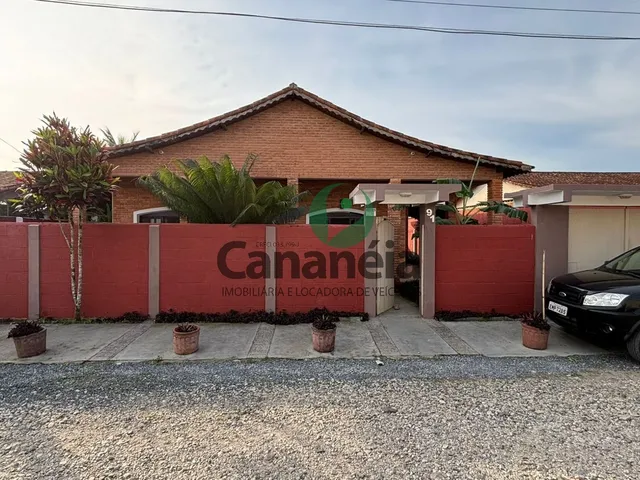 Imagem: Casa com 3 dormitórios, sendo um deles