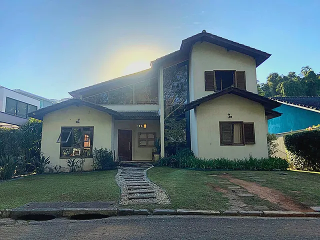 Imagem: A casa em condomínio possui 6 Dormitórios, 3 Suítes, 4