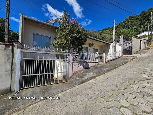 Imagem: Casa de Alvenaria à Venda na Velha Central