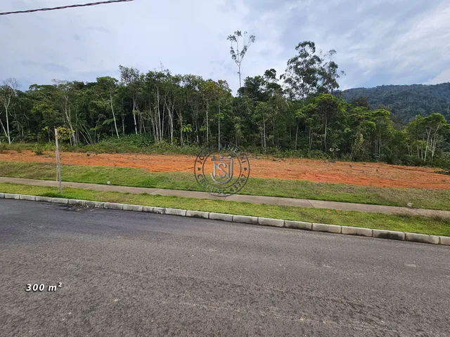Imagem: Lote com 300m² fundos com area verde