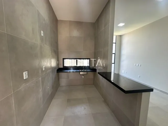 Imagem 4: ? Casa Plana com Fachada Moderna – 2 Suítes e Acabamentos Premium