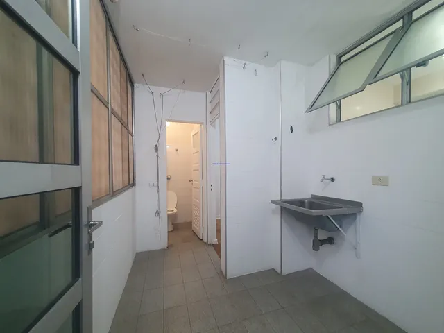 Imagem 8: Condomínio com Portaria, Salão de Festas e Área externa - Solarium. Ótima