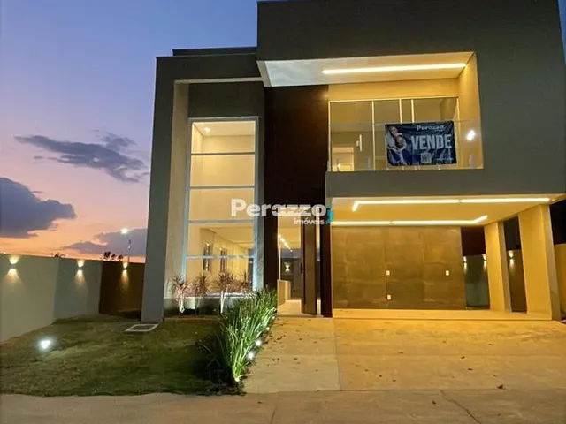 Imagem: Casa de Alto Padrão com 3 Quartos, sendo