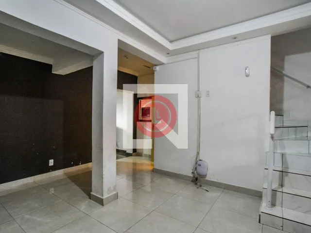Imagem 11: Localizada na vibrante cidade de Santo André, esta espaçosa casa oferece um ambiente