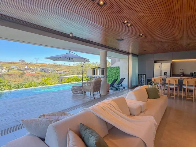 Imagem 3: Casa Alto Padrão mobiliada com 4 Suítes, Piscina e Vista em Alphaville Vespasian