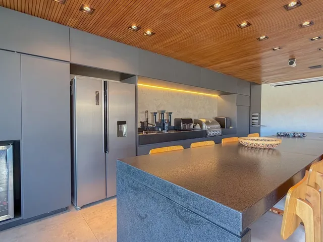 Imagem 11: Casa Alto Padrão mobiliada com 4 Suítes, Piscina e Vista em Alphaville Vespasian