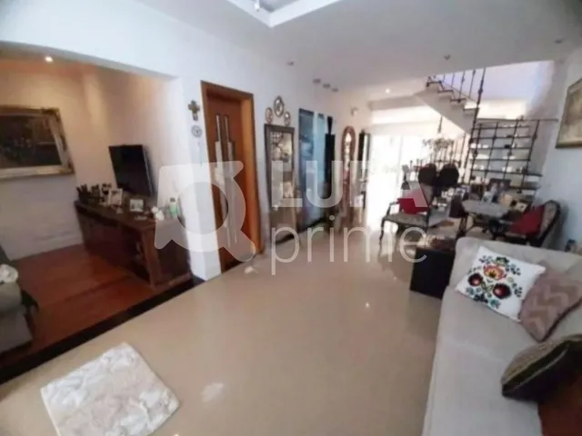 Imagem 1: 0 Casa com 5 dormitórios