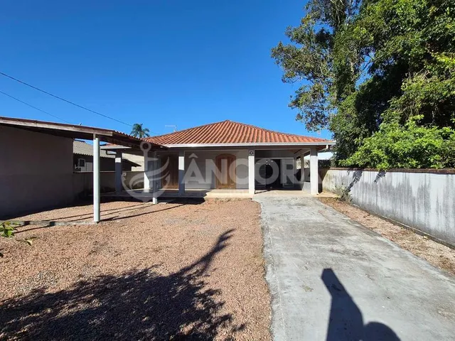 Imagem: Casa sozinha no terreno com 03 quartos e