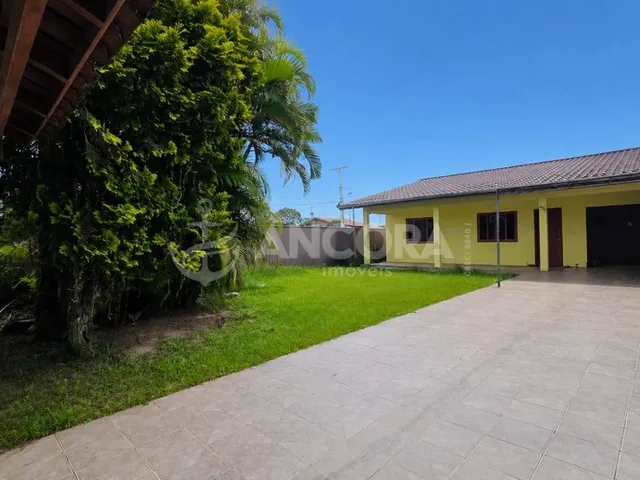 Imagem: Casa com 03 quartos, sendo 1 suíte, apenas
