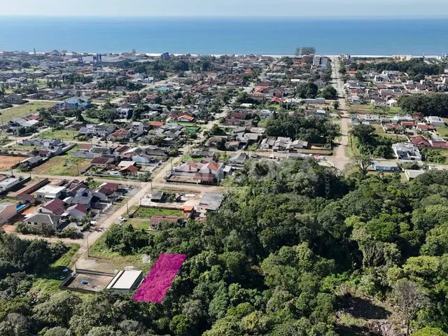 Imagem: Terreno medindo 375m², próximo a entrada
