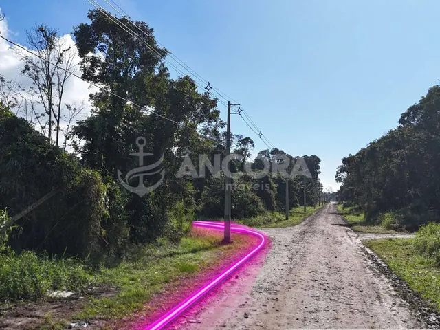 Imagem 1: Terreno limpo e aterrado, pronto para construir medindo 375m², à venda próximo a