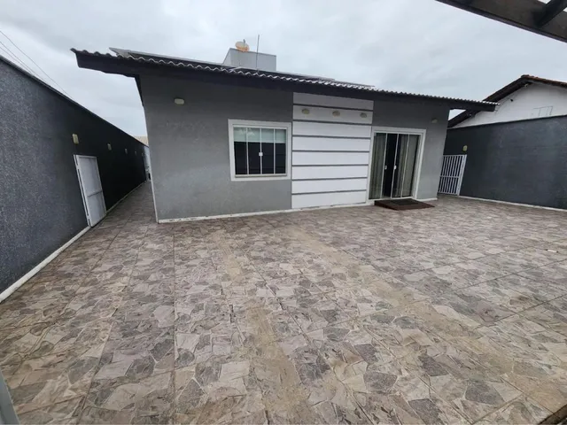 Imagem: Casa com 03 quartos, sendo 01 suíte, com