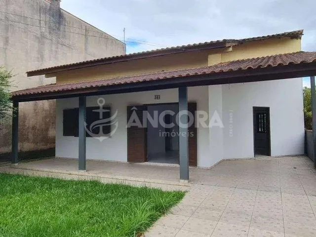Imagem: Casa com amplo espaço de terreno, apenas