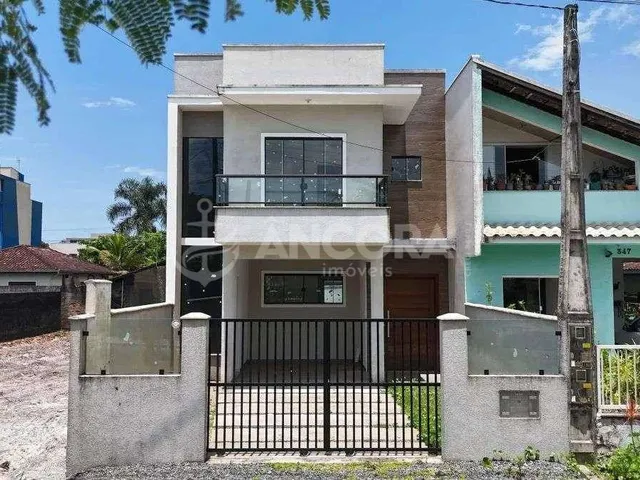 Imagem: Sobrado com Piscina, com 3 quartos, apenas