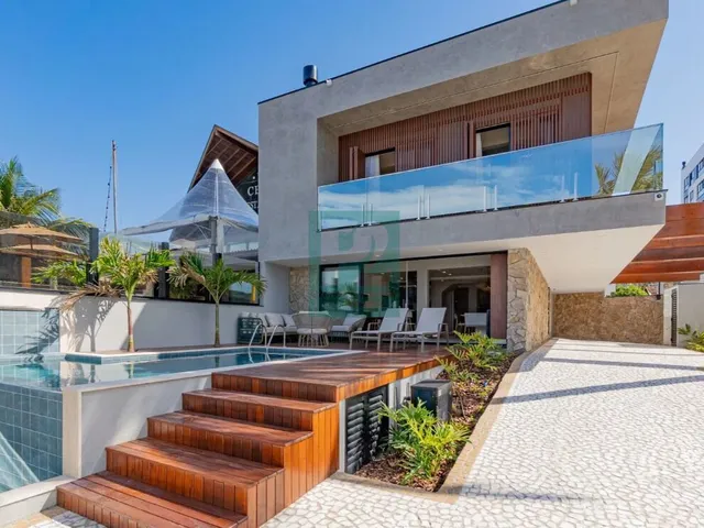 Imagem: Casa Beira-Mar À Venda em Bombas, Bombinhas/Sc