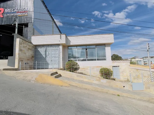 Imagem: Casa à venda no Centro em Barbacena com