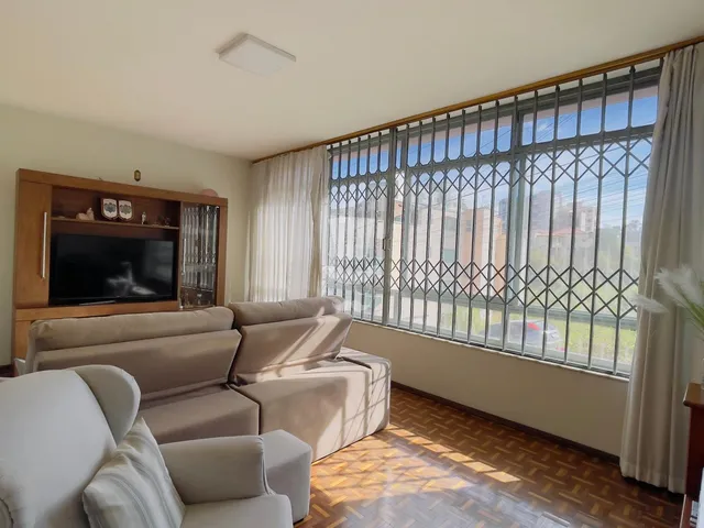 Imagem 6: Casa à venda no Centro em Barbacena com 4 quartos sendo 1 suíte